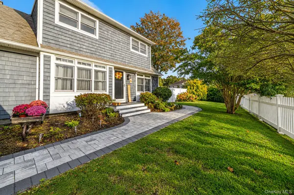 517 Waverly AVE, Patchogue, NY 11772