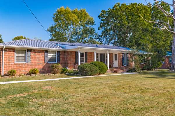 1201 Woodcrest Dr, Manchester, TN 37355
