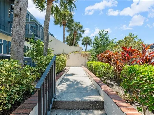 7364 CLOISTER DR #7364, Sarasota, FL 34231
