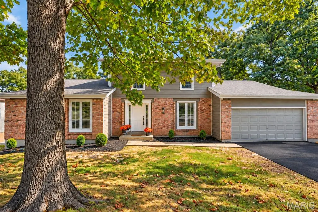 1674 Old Baxter RD, Chesterfield, MO 63017