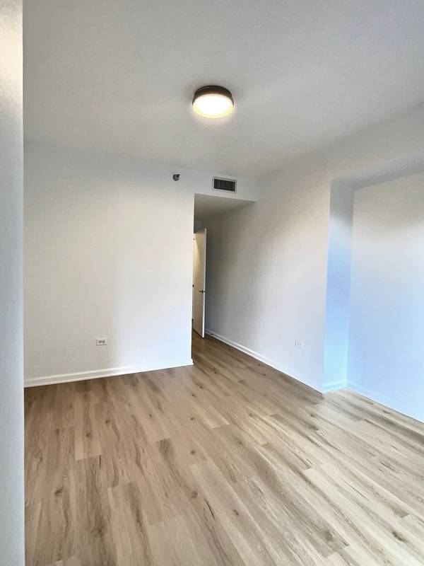 160 E ILLINOIS ST #2004, Chicago, IL 60611