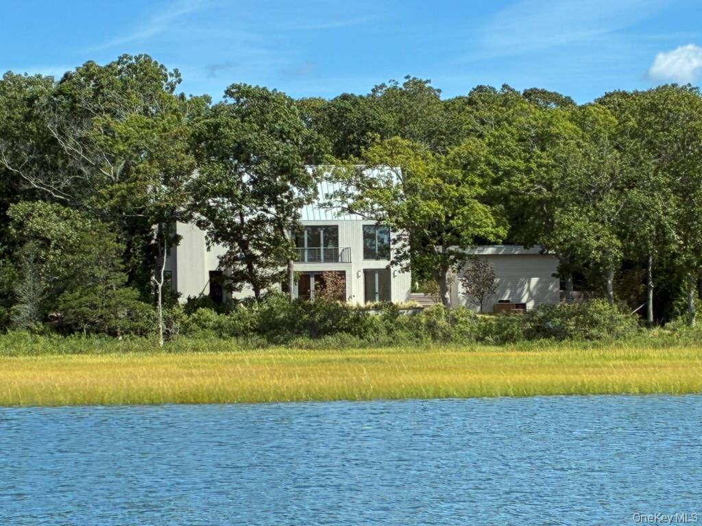 6370 Skunk LN, Cutchogue, NY 11935