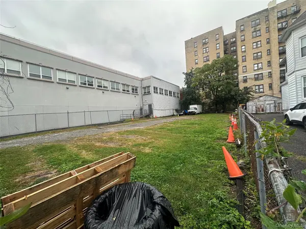 10 St Andrews PL, Yonkers, NY 10705