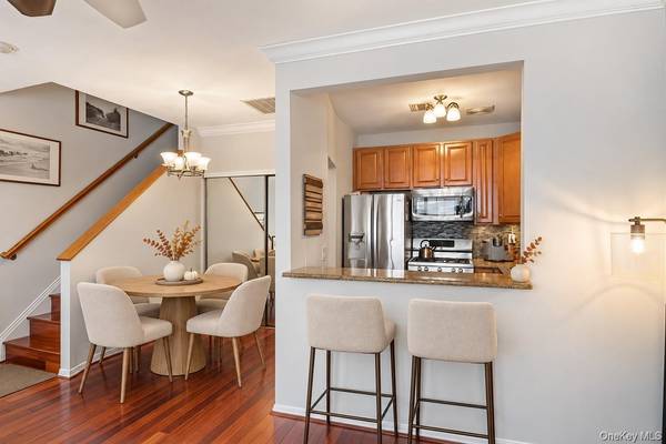 126 Beacon LN, Bronx, NY 10473
