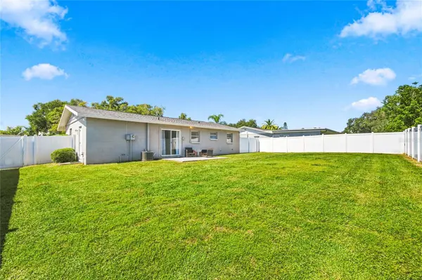 9453 GOLDEN GROVE ST, Seminole, FL 33772