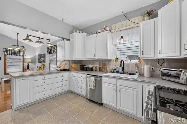 4967 Blow ST, St Louis, MO 63109