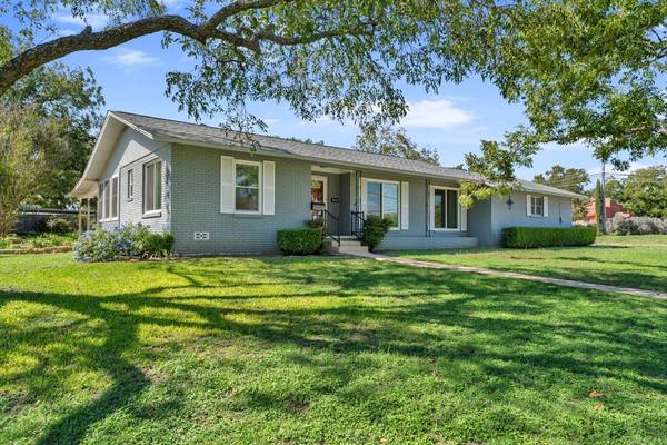 908 N Pierce ST, Burnet, TX 78611