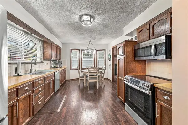 14315 W 65th ST, Shawnee, KS 66216