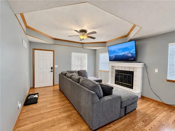 1001 Peggy DR, Greenwood, MO 64034