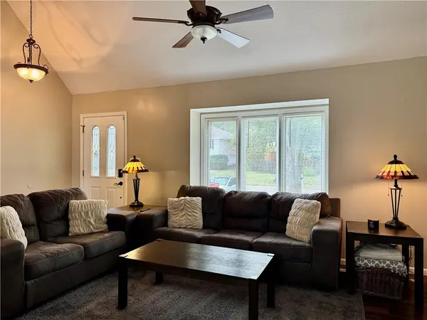 128 SW 26TH ST, Blue Springs, MO 64015