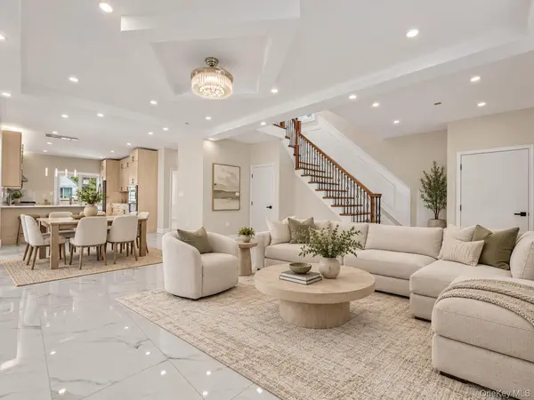 918 N 6th ST, North New Hyde Park, NY 11040