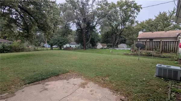 8507 Spring Valley RD, Raytown, MO 64138