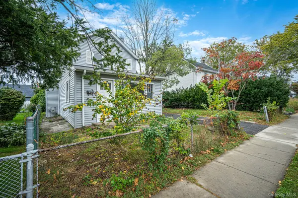 52 Coles ST, Glen Cove, NY 11542