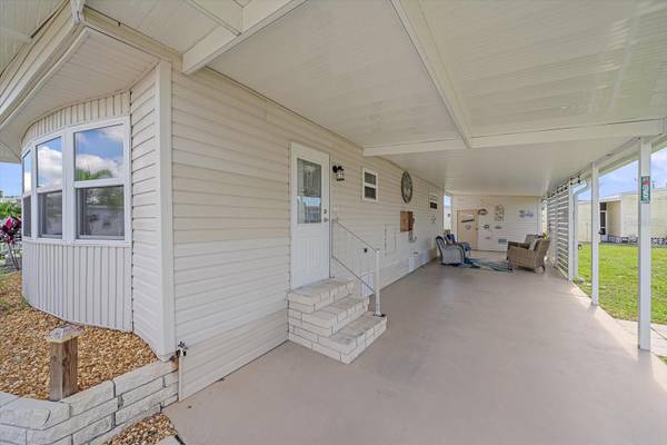 102 DEL RIO DR, Palmetto, FL 34221