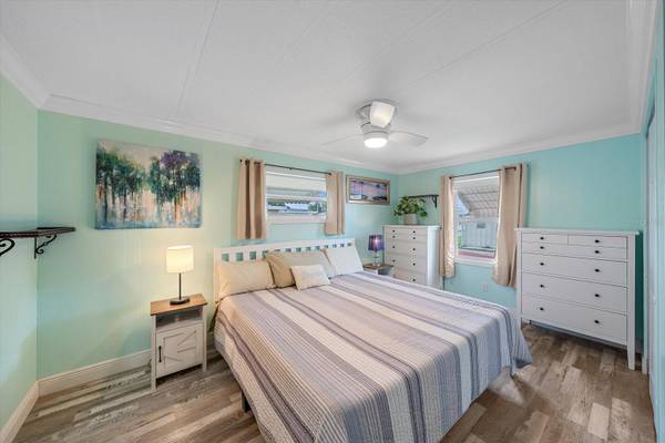 102 DEL RIO DR, Palmetto, FL 34221