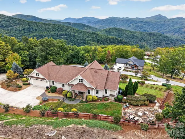 57 Mountainaire CT, Hendersonville, NC 28792