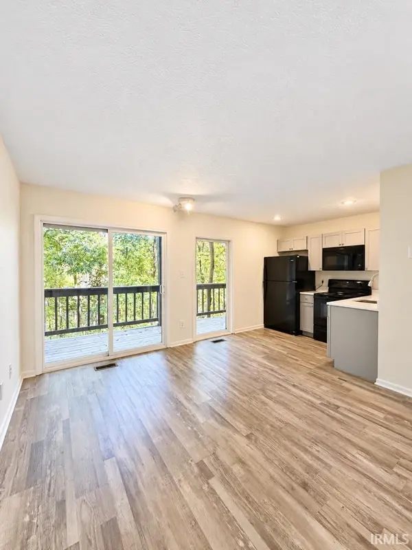 9125 S Pointe Retreat DR, Bloomington, IN 47401