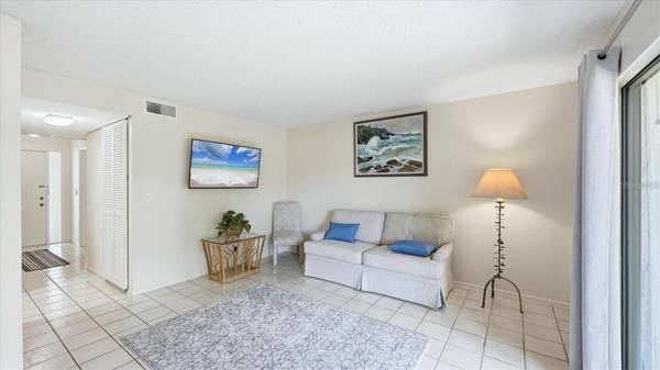3025 QUAIL HOLW #3025, Sarasota, FL 34235