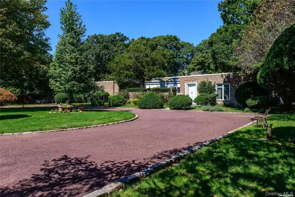 153 Royston LN, Oyster Bay Cove, NY 11771