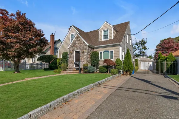 74 Custer AVE #1, Williston Park, NY 11596