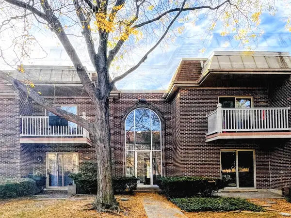 906 W ALLEGHANY DR #2B, Arlington Heights, IL 60004