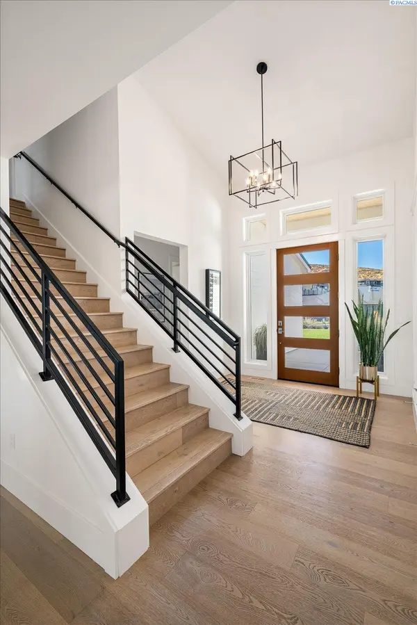 1232 Meadow Hills Drive, Richland, WA 99352