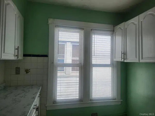 8727 132nd ST, Richmond Hill, NY 11418