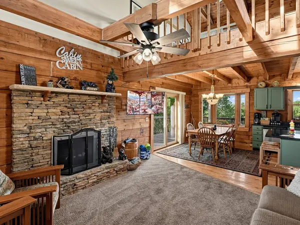 3639 Moonshine Way, Gatlinburg, TN 37738