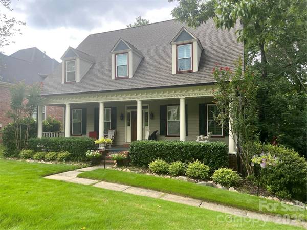 223 N Brackenbury LN, Charlotte, NC 28270