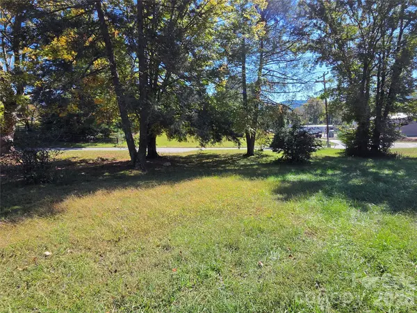 2220 Enon RD #2, Morganton, NC 28655