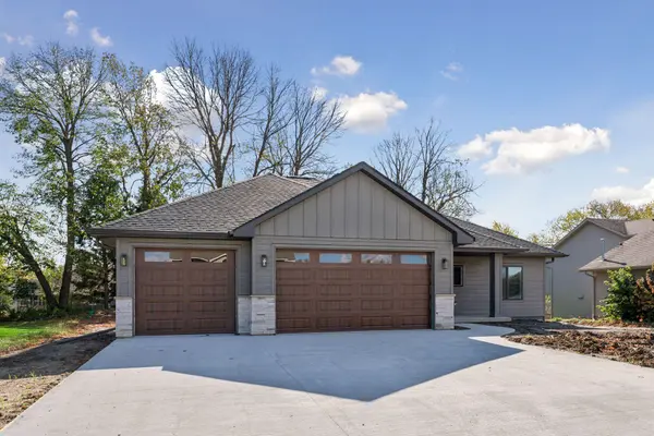 1239 Bellflower LN, Owatonna, MN 55060