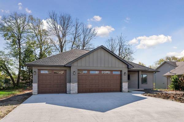 1239 Bellflower LN, Owatonna, MN 55060