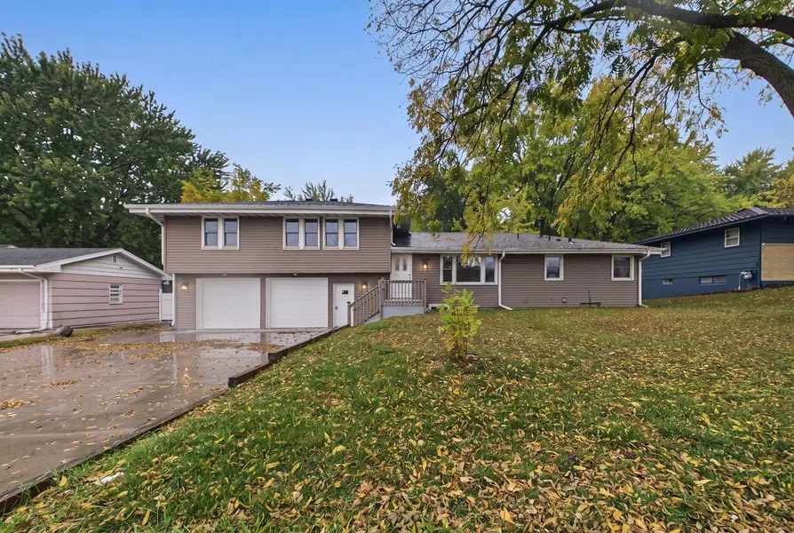 3049 Winnetka AVE N, Crystal, MN 55427