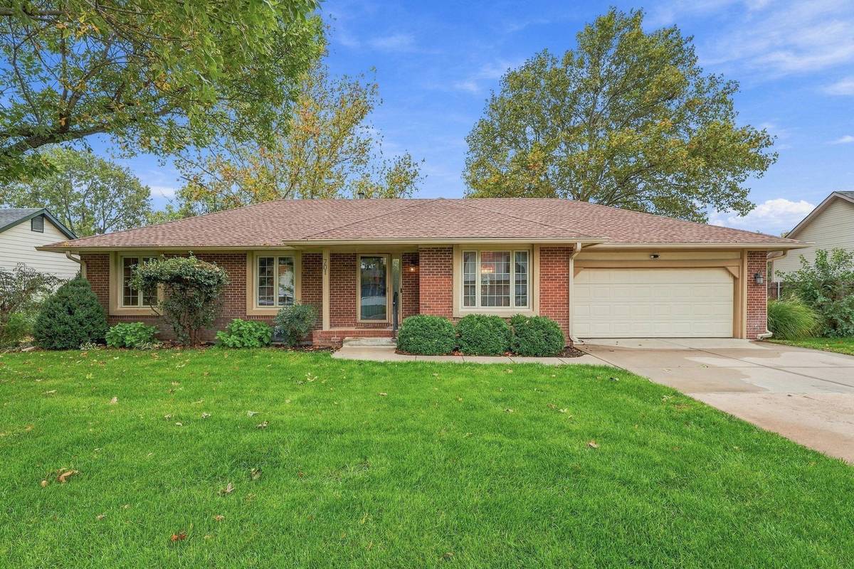 701 E Dover Dr, Valley Center, KS 67147