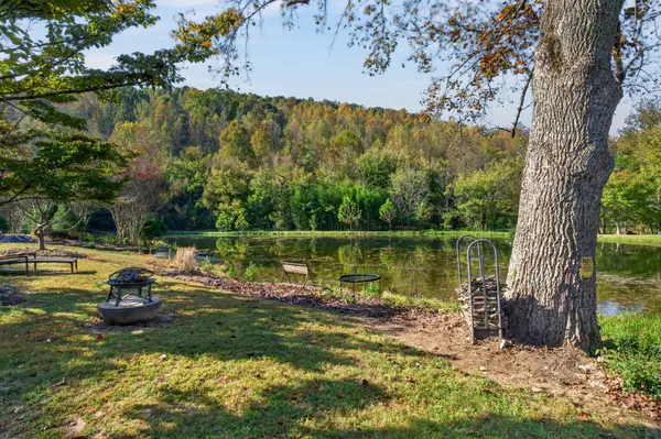 5697 Rocky Point Rd, Cookeville, TN 38506