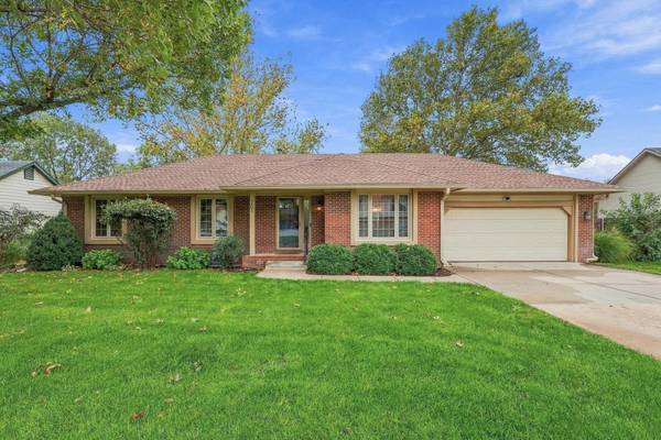 701 E Dover Dr, Valley Center, KS 67147