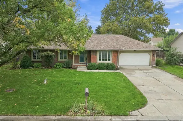 701 E Dover Dr, Valley Center, KS 67147