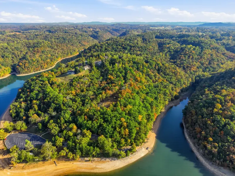100 Bohart Ln, Byrdstown, TN 38549