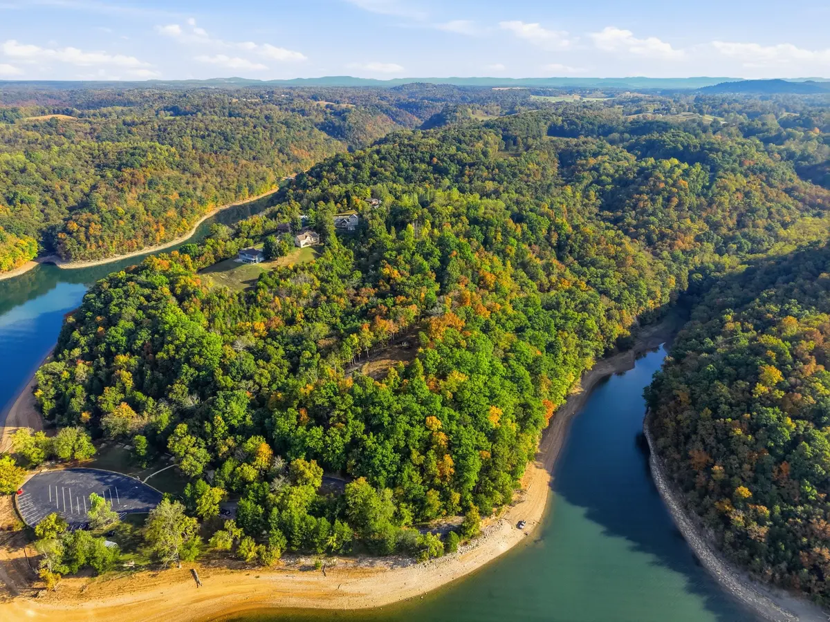 100 Bohart Ln, Byrdstown, TN 38549