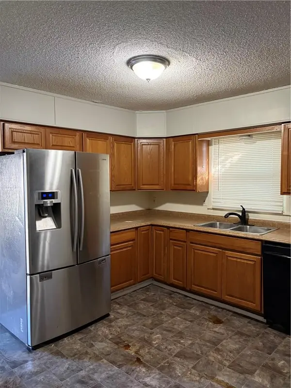 723 Pottawatomie ST, Leavenworth, KS 66048
