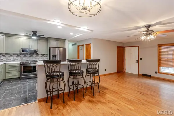 2 Biscayne DR, Edwardsville, IL 62025