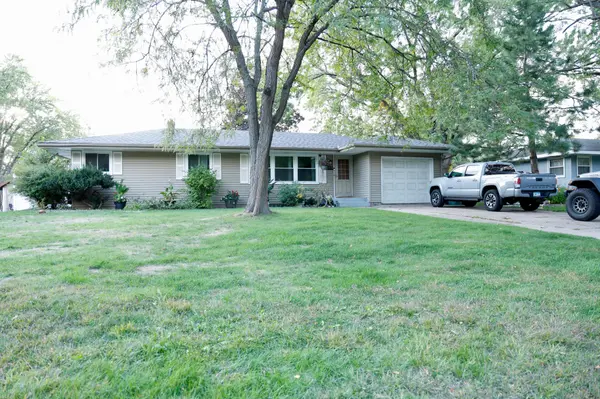 2819 Farrington ST, Roseville, MN 55113
