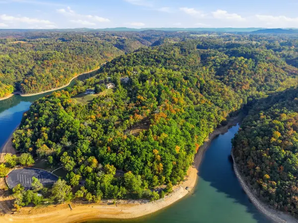 100 Bohart Ln, Byrdstown, TN 38549