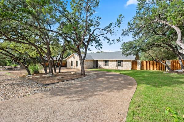 112 Los Altos DR, Lakeway, TX 78734