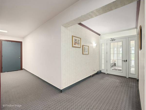 101 E Cossitt AVE #102, La Grange, IL 60525