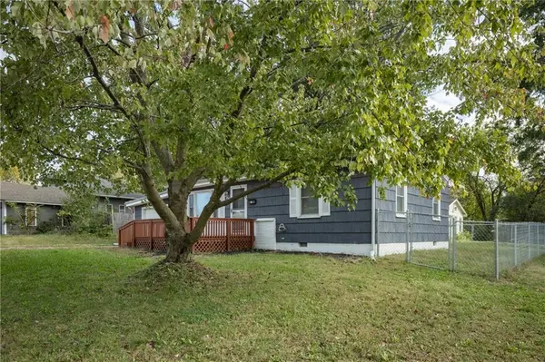 206 S Madison AVE, Knob Noster, MO 65336