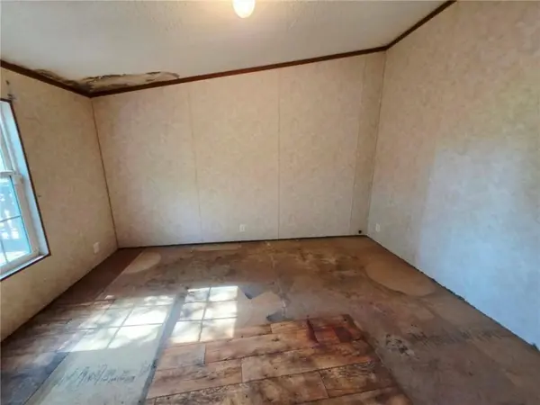 25 mine creek CIR, Mound City, KS 66056