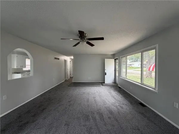 1305 Farview DR, Independence, MO 64056