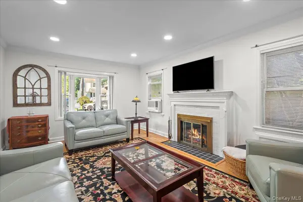 46 Robins RD, New Rochelle, NY 10801