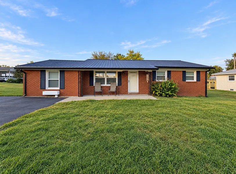 1965 Stevens Dr, Westmoreland, TN 37186